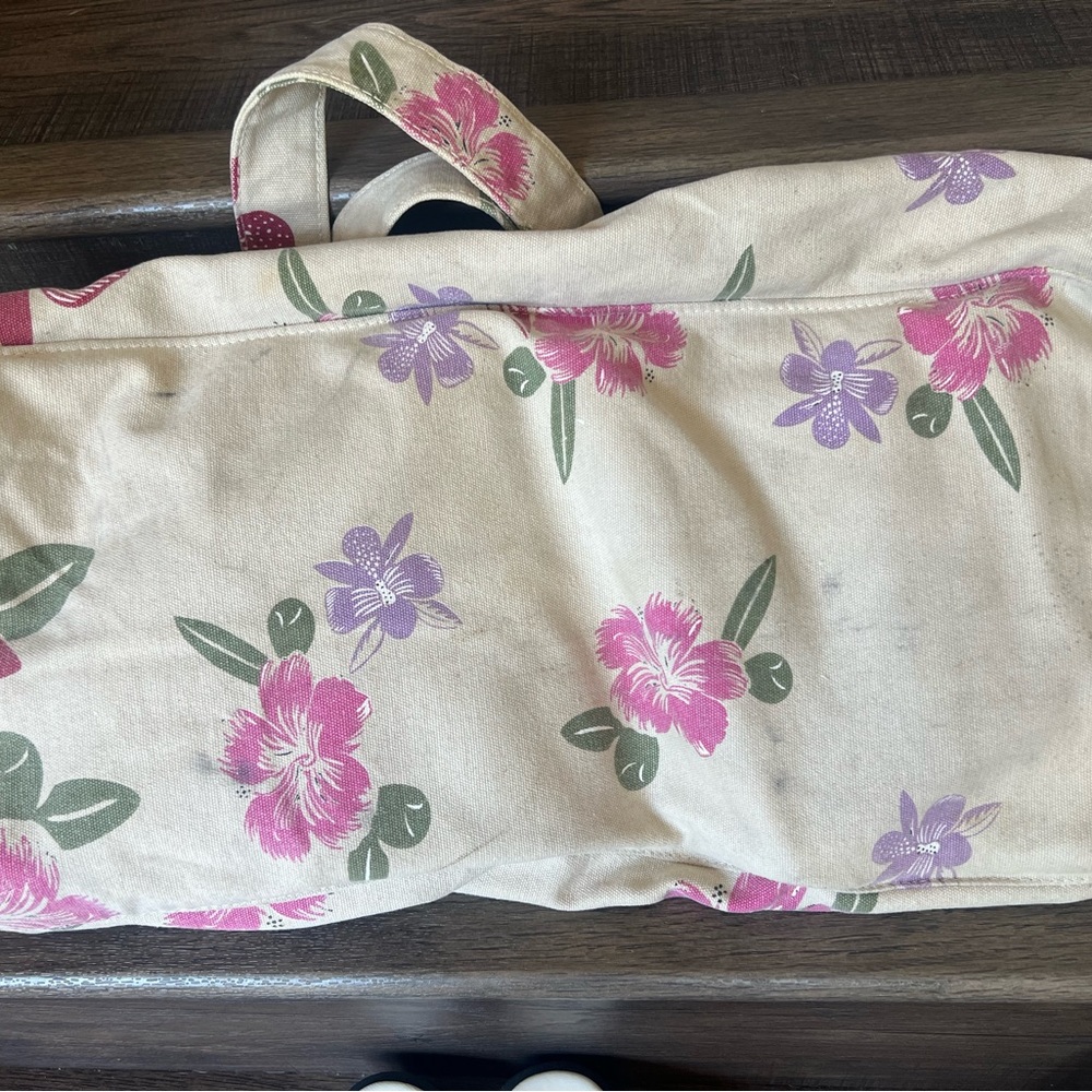 Down Under Floral Tote Zipper Closure, Side, Inside and Front Pockets - Picture 10 of 10